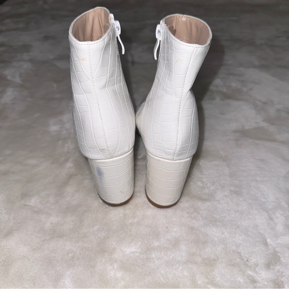 Nasty Gal White Croc Block Pointed Toe Heeled Booties Size 8 - Picture 5 of 10